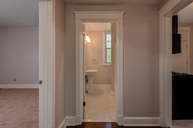 Building Photo - 6275 Enright Ave