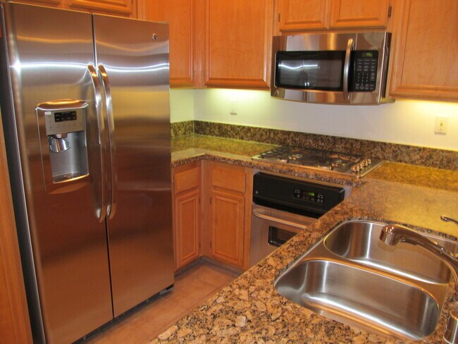 Building Photo - Andria of UTC Townhome with Attached Garag...