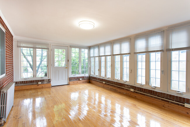 Building Photo - 88-14 65th Dr