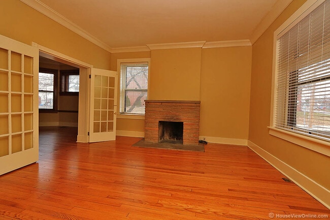 Building Photo - Three Story House Close to SEMO - June 2026- May 2027 Lease