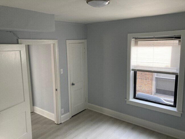 Building Photo - 7325 N Honore St