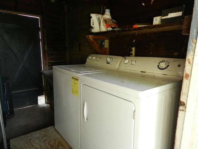 Building Photo - 329 N Bernadotte St