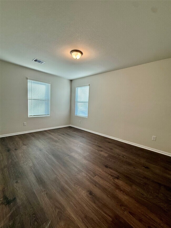 Building Photo - 405 Magnolia Ln