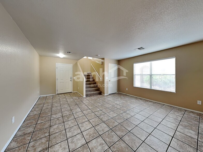Building Photo - 1425 N Thunderbird Ave