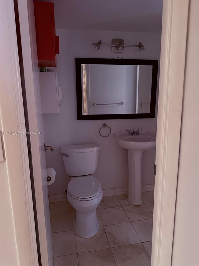 Building Photo - 3475 N Country Club Dr