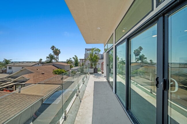 Building Photo - Stunning Fully Furnished New Build 2 Bed/2...