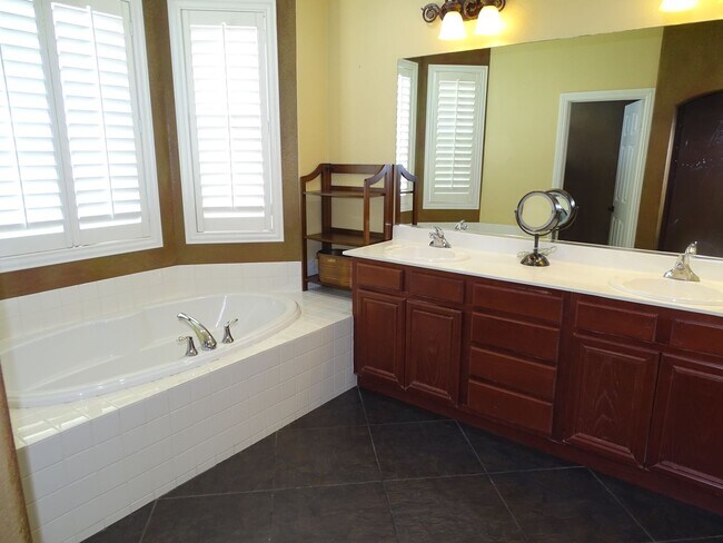 Building Photo - West Summerlin 5 Bedroom, Bed & Full Bath 1st Floor, Beauty