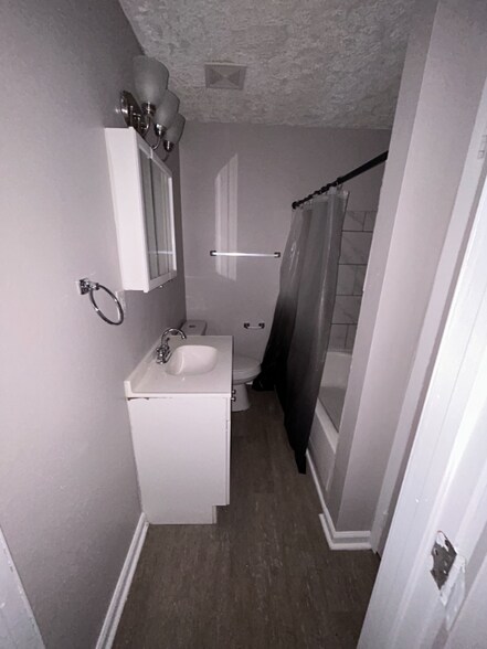 Building Photo - 256 E Nottingham Rd