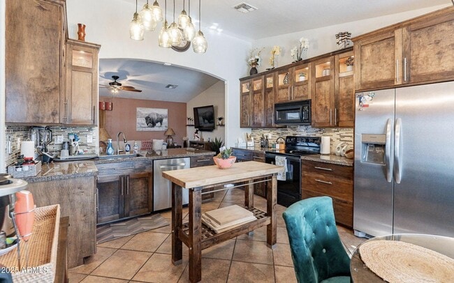 Building Photo - 16680 W Saguaro Ln