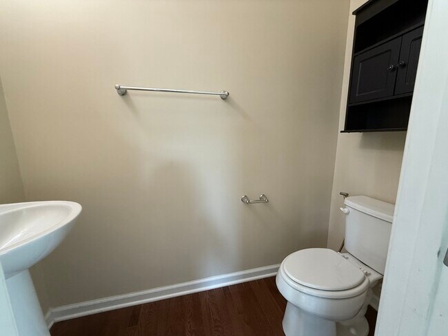 Building Photo - Spacious 4 beds 2.5 baths in Lewis Center!