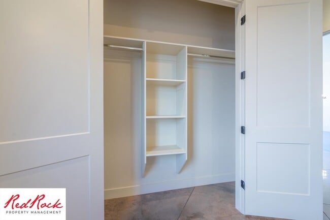 Building Photo - 4 Bedroom Luxury Home Near Sand Hollow