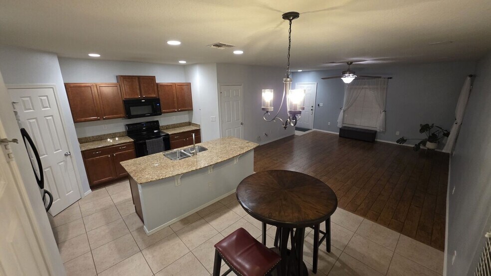 Building Photo - 4630 Chatterton Way