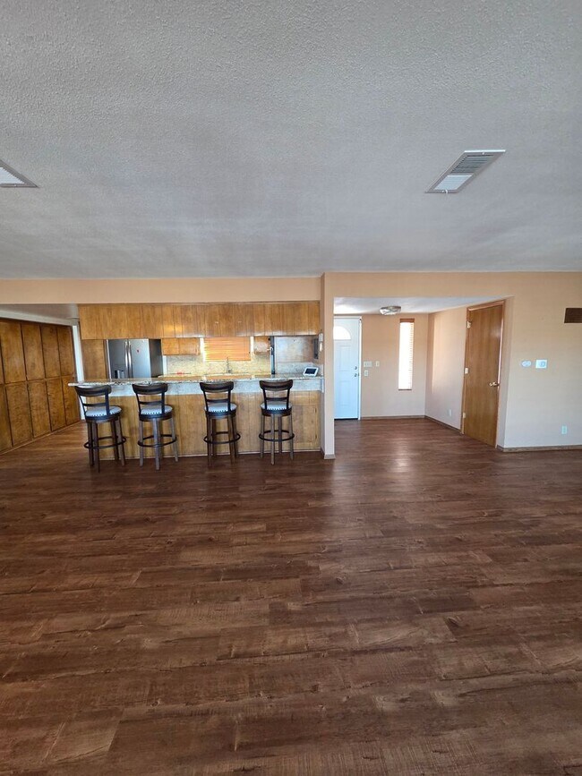 Building Photo - One of Kind 3 bed/2.5 bath home with 3 car attached garage located in BHC.