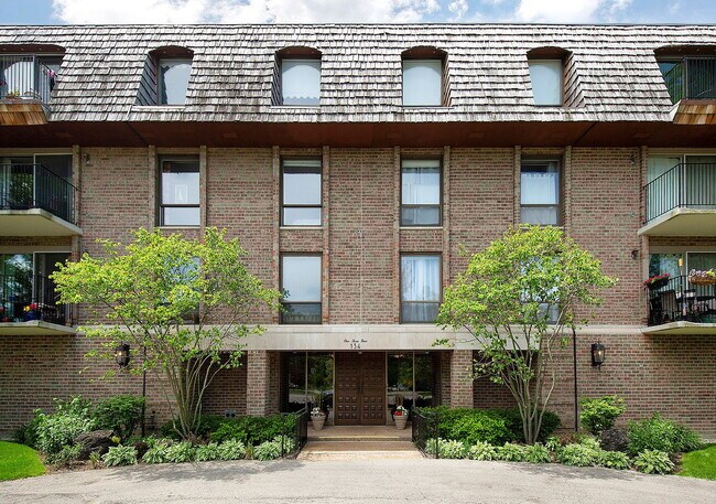 Building Photo - 134 Green Bay Rd