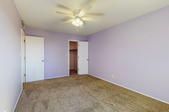 Building Photo - ACADEMY ESTATES 3 Bedroom 2 Bath 2/Story w...