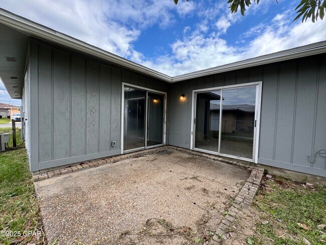 Building Photo - 2538 Johnson Dr