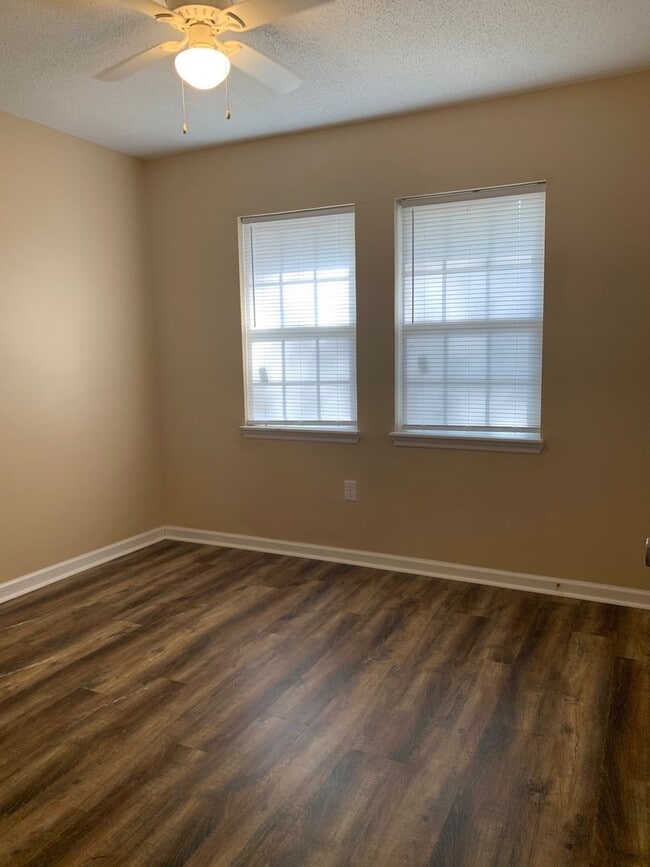 Building Photo - 131 Cherokee Cir