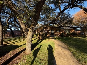 Building Photo - 725 Falcon Dr