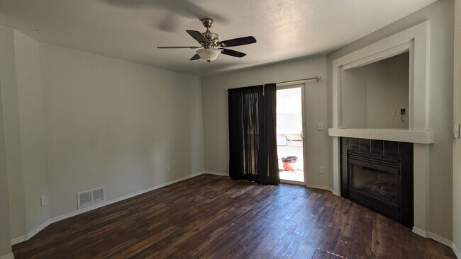 Building Photo - 5444 Hicks Dr