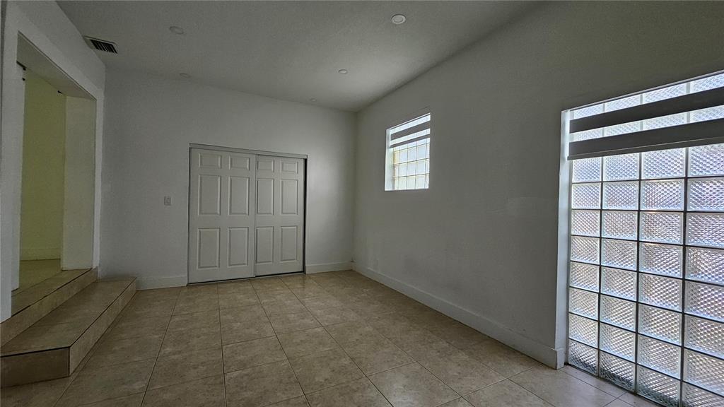 Building Photo - 1003 N 17th Ave