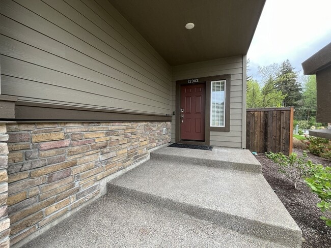 Building Photo - Open Concept 4BR Home with Island Seating, Loft & Spacious Living Room