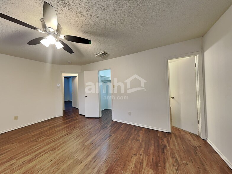 Building Photo - 9506 Arcade Ridge