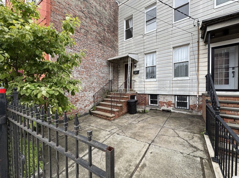 Building Photo - 309 Summit Ave