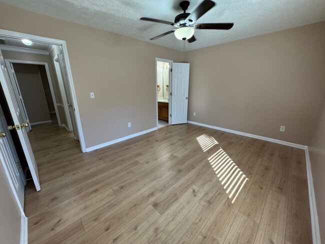 Building Photo - Updated 2/1.5 Duplex in Armuchee- $1,295