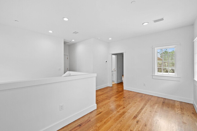Building Photo - 1500 Match Point Ln