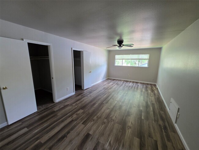Building Photo - 9723 Huntington Way Dr