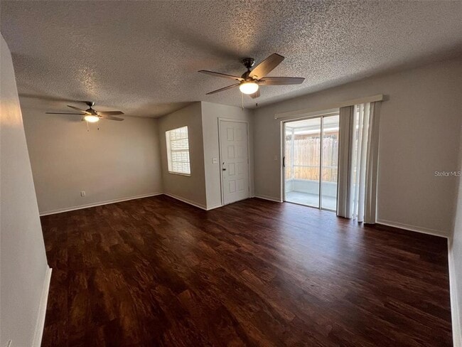 Building Photo - 3151 Bloomingdale Villas Ct