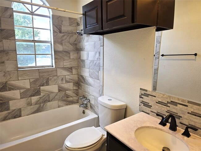 Building Photo - 1600 Hollow Tree Blvd