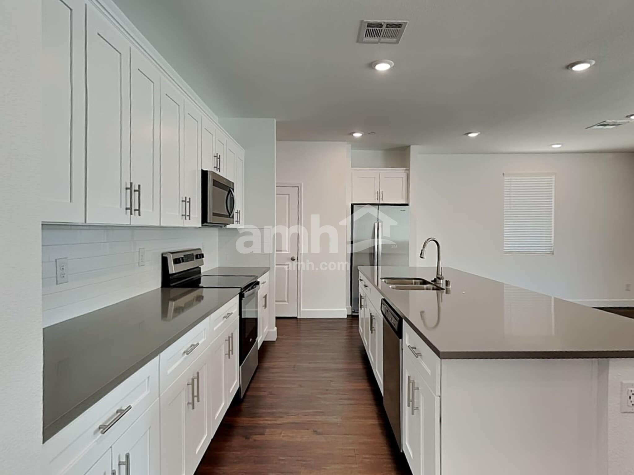 Building Photo - 644 N Water St