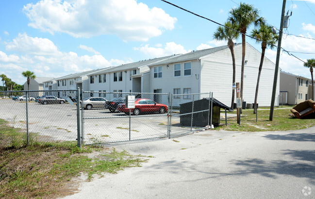 Primary Photo - Cypress Courts Apartments