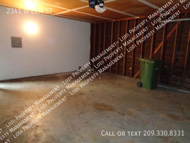 Building Photo - 2 Bedroom Duplex - Coming Soon