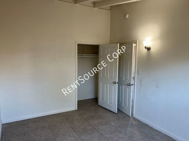Building Photo - 2 Bedroom Single Story Duplex for Rent in ...