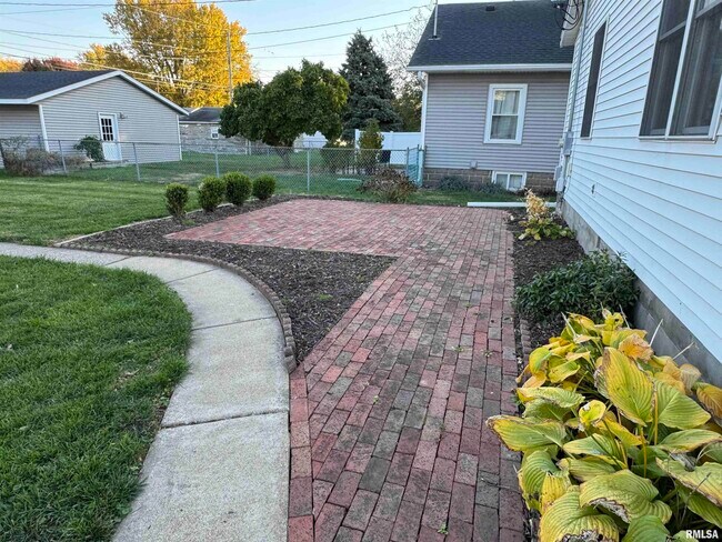 Building Photo - 1020 Brown St