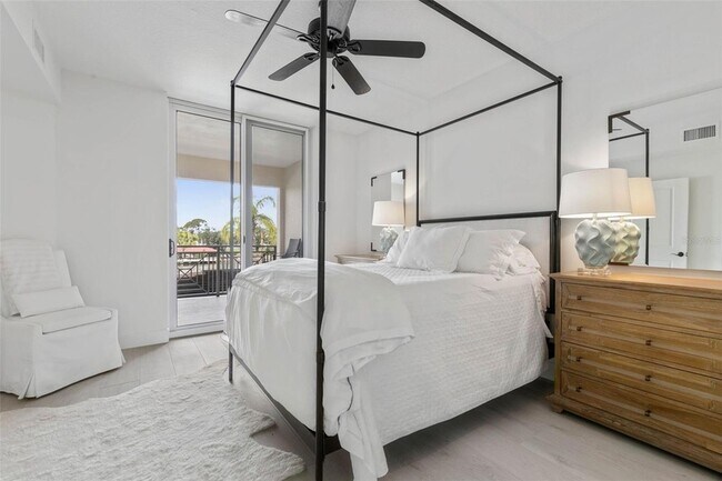 Building Photo - 102 Yacht Harbor Dr