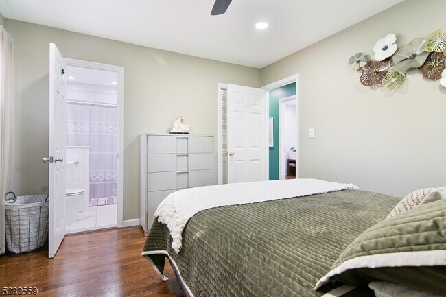 Building Photo - 237 Perry St