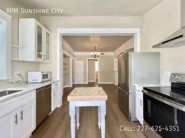 Building Photo - 7700 Boca Ciega Dr