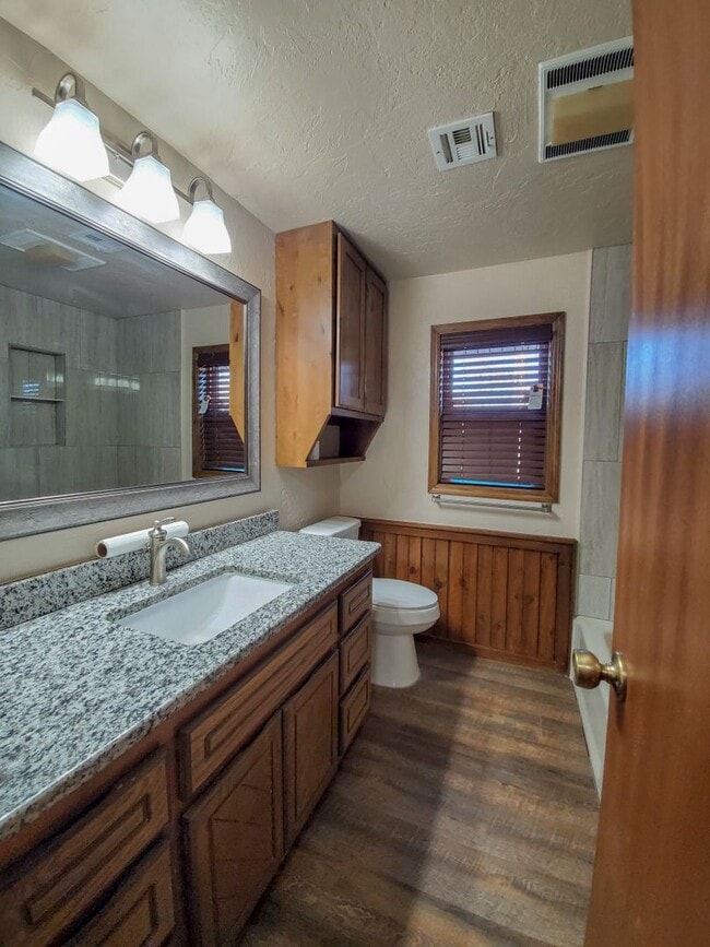 Building Photo - 3 bedroom 2 bath home in Shawnee