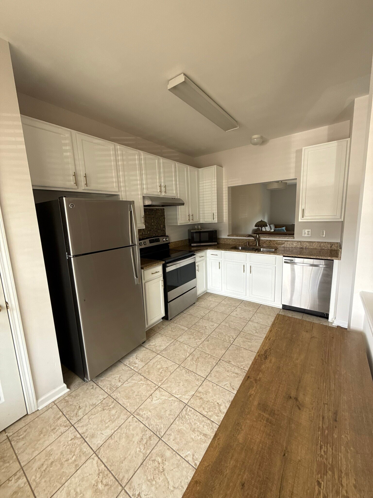 Kitchen 1 - 612 Graythorn Ln