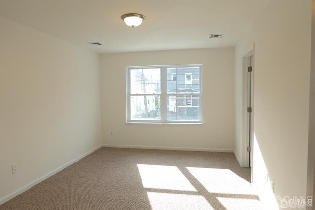 Building Photo - 381 Highland St