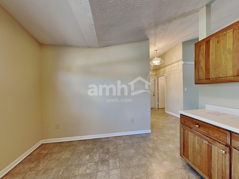 Building Photo - 13260 Golden Ash Ct