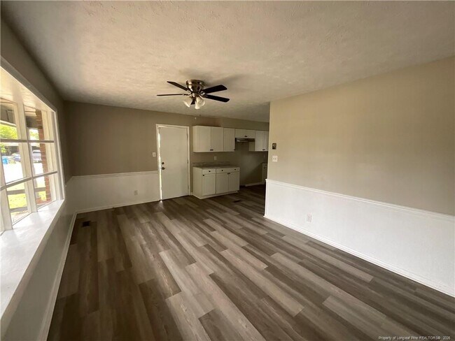 Building Photo - 1365 Greenock Ave