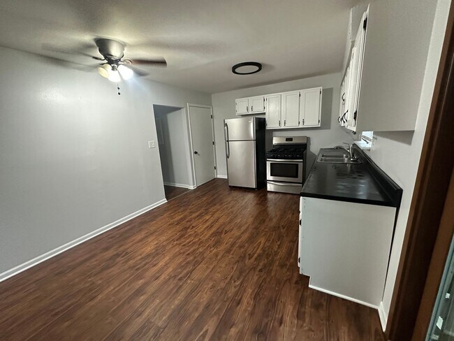 Building Photo - 2733 Yeoman St