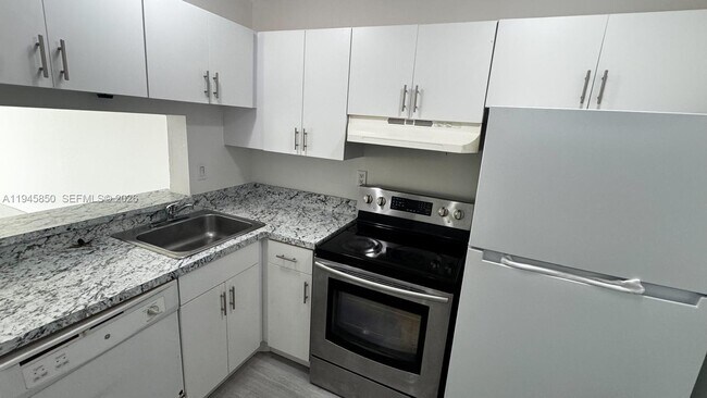 Building Photo - 484 NW 165th St