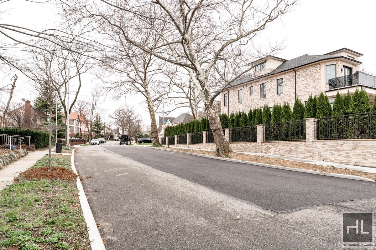 Building Photo - 188 STREET