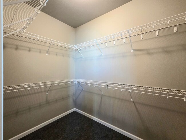 Building Photo - Beautiful Newer Build **Single Level** 4 Bedroom, 2 Bath House for Rent in Quincy!