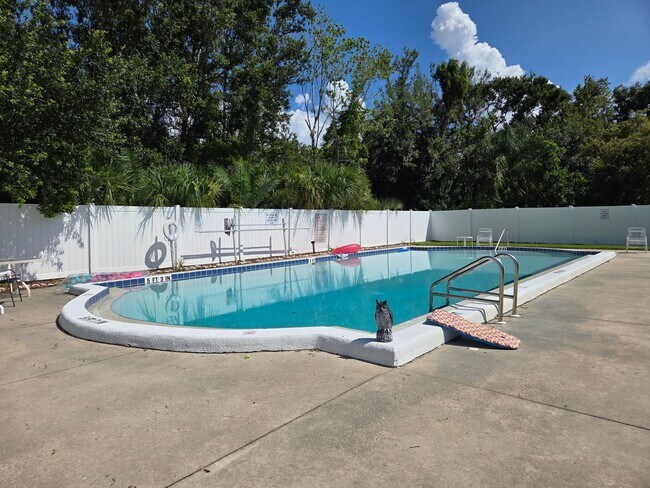 Building Photo - NEW PRICE / Summer Lakes-N Tamiami Trail
